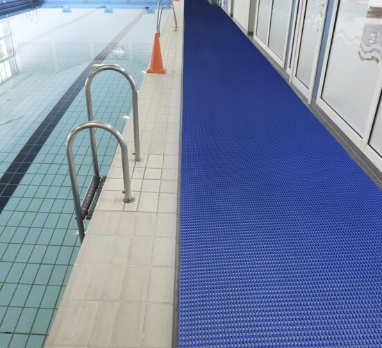Akwadek™ 536 Notrax anti-slip mats Blue
